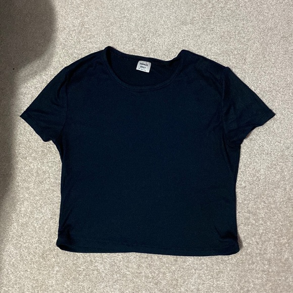 SUNDAY BEST. black cropped tee. Small - Picture 1 of 1